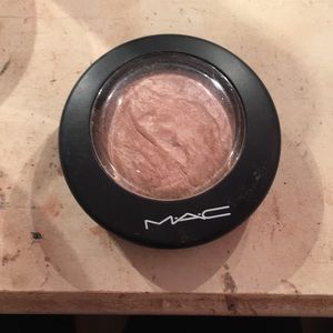 MAC mineralize skinfinish - "Soft & Gentle"